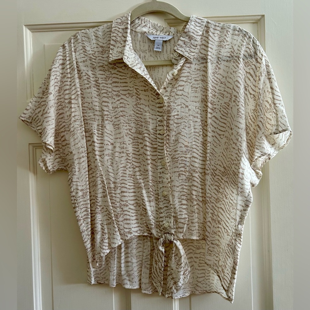 Nine West Size Medium Beige Patterned Button-Down… - image 1